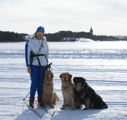 Taustalla Naantalin keskustan kirkko